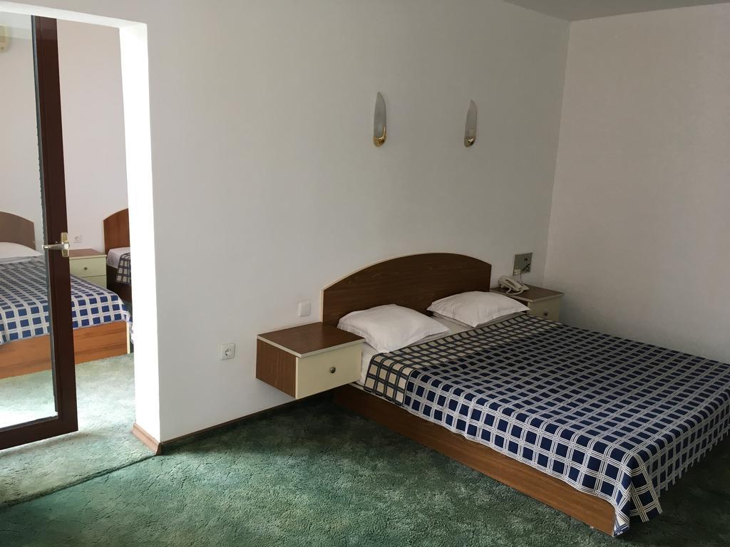 Hotel Corona Sveti Vlas Luaran gambar